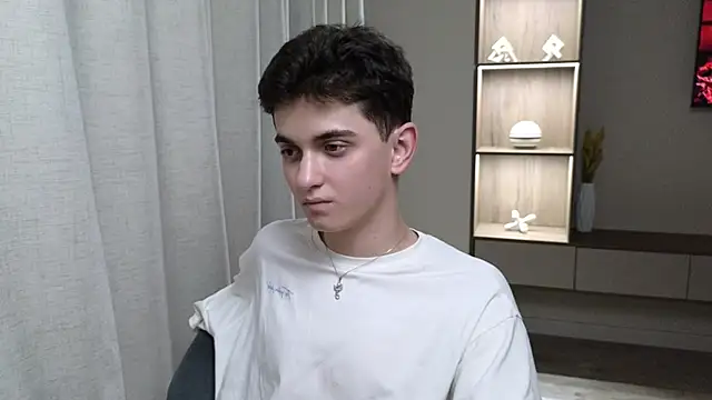 Snapshot of alexander_18_xxl chatting on 06-26-26, 06:03 alexander 18 xxl online show from 06-26-26, 06:03