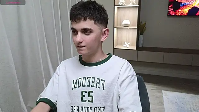 Snapshot of alexander_18_xxl chatting on 07-10-26, 10:59 alexander 18 xxl online show from 07-10-26, 10:59