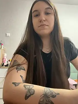 Snapshot of RiannaBrown chatting on 04-17-26, 02:58 RiannaBrown online show from 04-17-26, 02:58