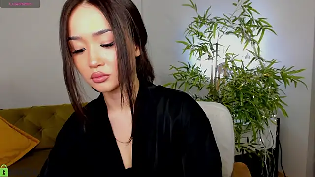 Snapshot of Riddle_Lay chatting on 04-15-26, 09:37 Riddle Lay online show from 04-15-26, 09:37