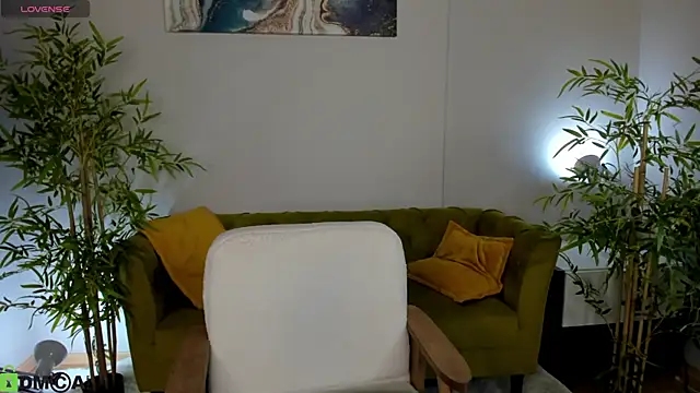 Snapshot of Riddle_Lay chatting on 04-18-26, 09:55 Riddle Lay online show from 04-18-26, 09:55