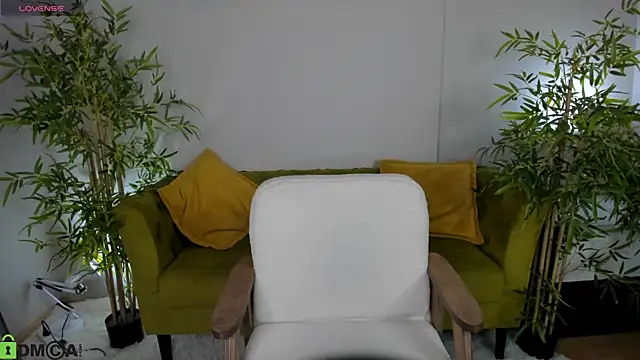 Snapshot of Riddle_Lay chatting on 04-30-26, 09:38 Riddle Lay online show from 04-30-26, 09:38