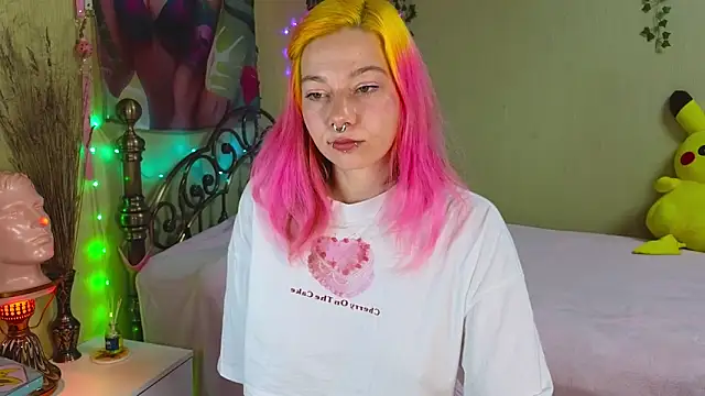 Sansarella online show from 12-15-25, 01:06