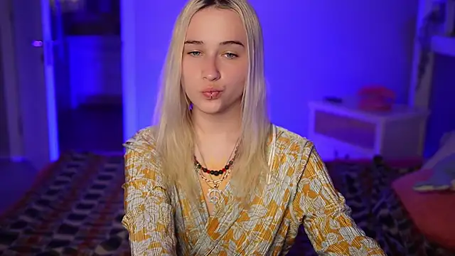 LilElfies online show from 04-15-26, 01:11