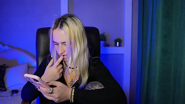 LilElfies online show from 04-18-26, 07:58