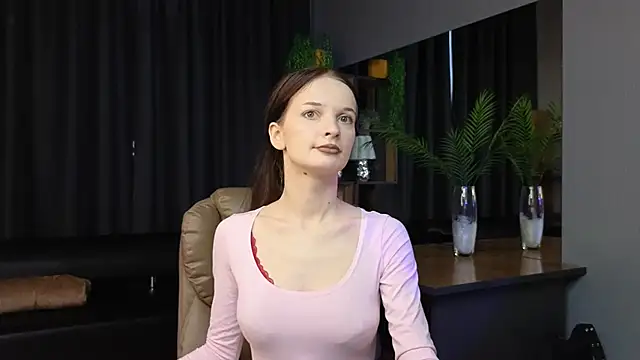 Snapshot of Alice_Mey chatting on 04-13-26, 04:05 Alice Mey online show from 04-13-26, 04:05