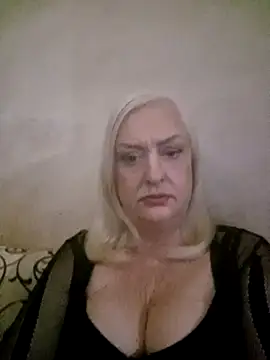 Snapshot of Julia20X chatting on 04-22-26, 01:40 Julia20X online show from 04-22-26, 01:40