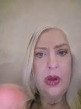 Snapshot of Julia20X chatting on 05-24-26, 10:15 Julia20X online show from 05-24-26, 10:15