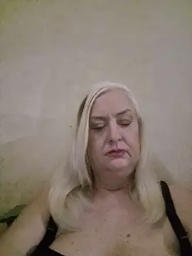 Julia20X online show from 06-10-26, 11:44