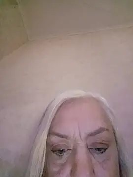 Snapshot of Julia20X chatting on 05-22-26, 04:27 Julia20X online show from 05-22-26, 04:27