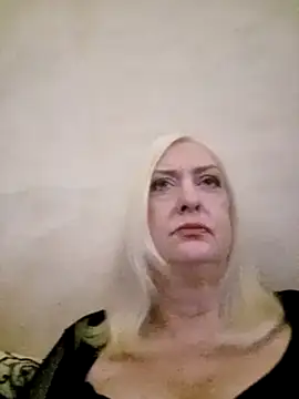 Snapshot of Julia20X chatting on 04-15-26, 10:21 Julia20X online show from 04-15-26, 10:21