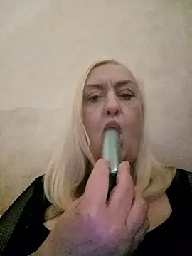 Snapshot of Julia20X chatting on 04-21-26, 04:02 Julia20X online show from 04-21-26, 04:02