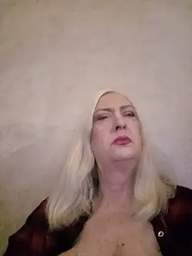 Snapshot of Julia20X chatting on 05-29-26, 10:43 Julia20X online show from 05-29-26, 10:43