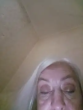 Julia20X online show from 07-04-26, 09:19