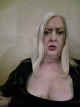 Snapshot of Julia20X chatting on 05-25-26, 11:09 Julia20X online show from 05-25-26, 11:09