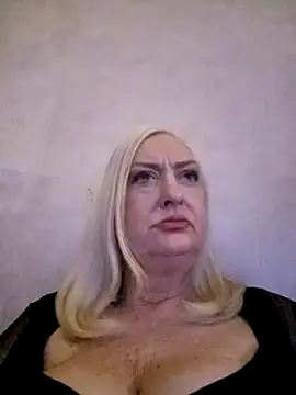 Snapshot of Julia20X chatting on 04-23-26, 11:38 Julia20X online show from 04-23-26, 11:38