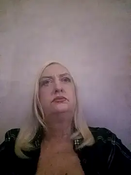 Snapshot of Julia20X chatting on 04-08-26, 06:42 Julia20X online show from 04-08-26, 06:42