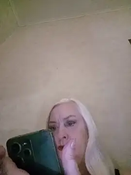 Julia20X online show from 06-04-26, 02:11