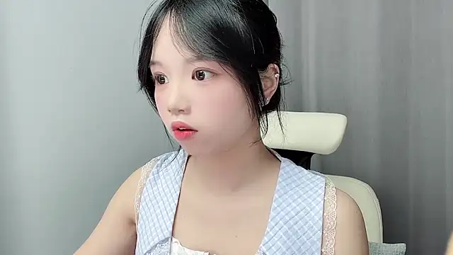 Snapshot of Xiaoqing00 chatting on 05-14-26, 03:03 Xiaoqing00 online show from 05-14-26, 03:03