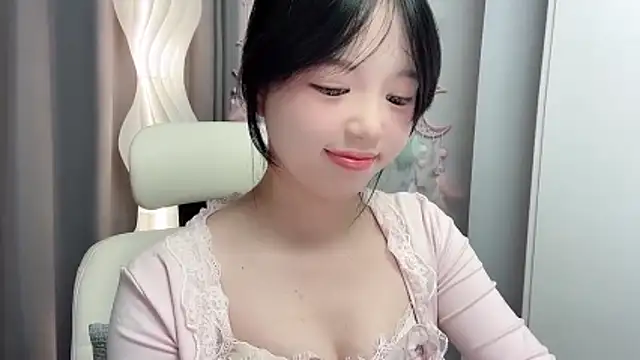 Snapshot of Xiaoqing00 chatting on 05-28-26, 05:04 Xiaoqing00 online show from 05-28-26, 05:04