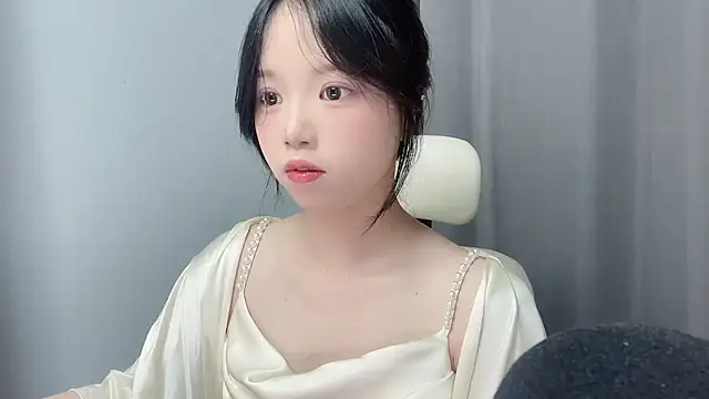 Snapshot of Xiaoqing00 chatting on 05-16-26, 02:43 Xiaoqing00 online show from 05-16-26, 02:43