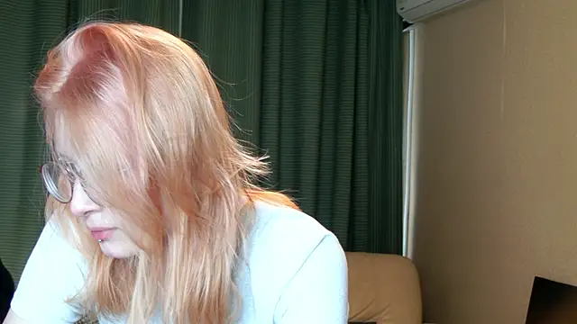 Lily Spark  online show from 05-09-26, 01:09