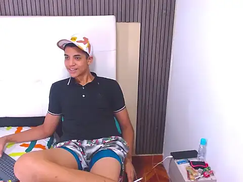 Snapshot of Lukaz_Caballero chatting on 05-15-26, 02:20 Lukaz Caballero online show from 05-15-26, 02:20