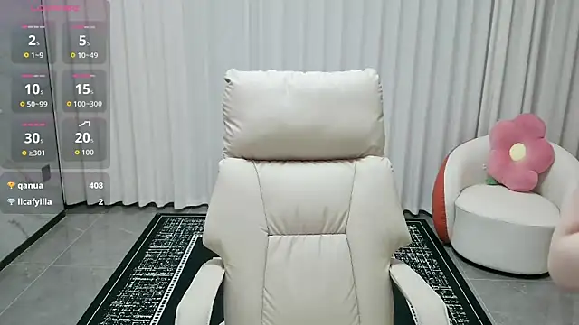 Snapshot of LUNYI-CC chatting on 06-17-26, 12:59 LUNYI-CC online show from 06-17-26, 12:59