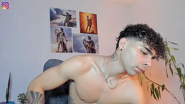 Snapshot of Alex_zt7 chatting on 06-20-26, 05:18 Alex zt7 online show from 06-20-26, 05:18