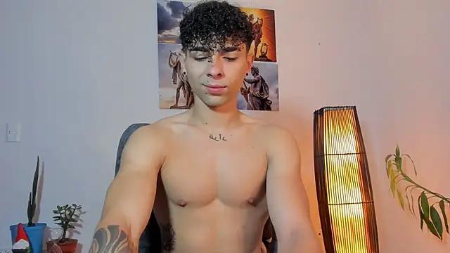 Snapshot of Alex_zt7 chatting on 06-25-26, 04:45 Alex zt7 online show from 06-25-26, 04:45