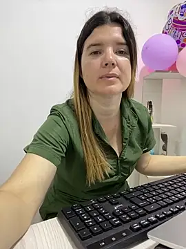 Snapshot of amelia_16 chatting on 06-04-26, 02:33 amelia 16 online show from 06-04-26, 02:33