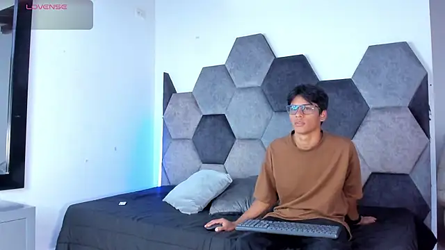 LiamKron online show from 04-09-26, 11:38