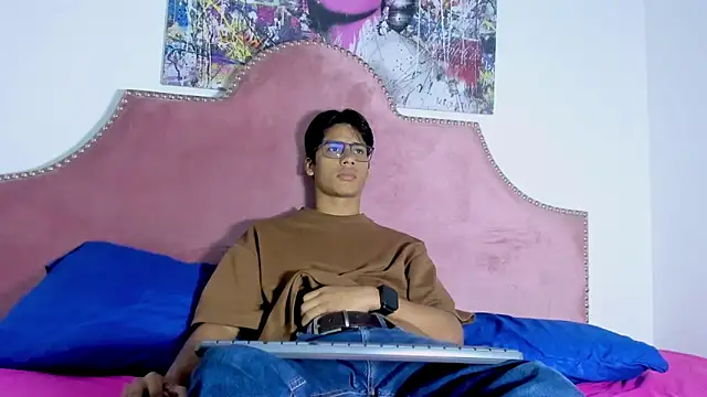 Snapshot of LiamKron chatting on 04-15-26, 11:38 LiamKron online show from 04-15-26, 11:38