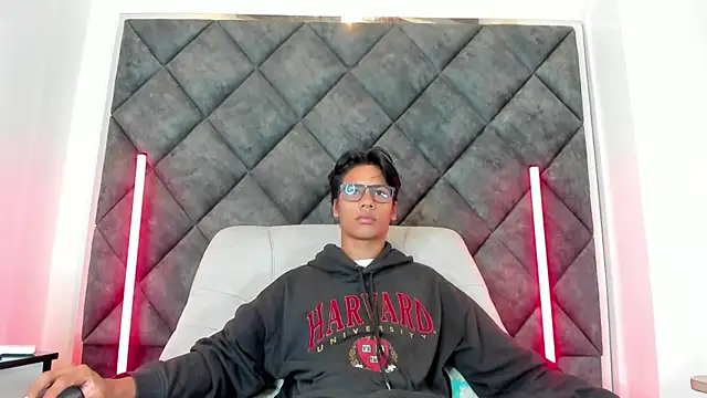 Snapshot of LiamKron chatting on 05-23-26, 10:36 LiamKron online show from 05-23-26, 10:36