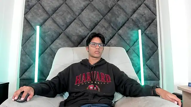 Snapshot of LiamKron chatting on 05-11-26, 11:22 LiamKron online show from 05-11-26, 11:22