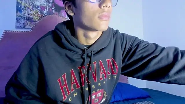 Snapshot of LiamKron chatting on 04-19-26, 11:22 LiamKron online show from 04-19-26, 11:22