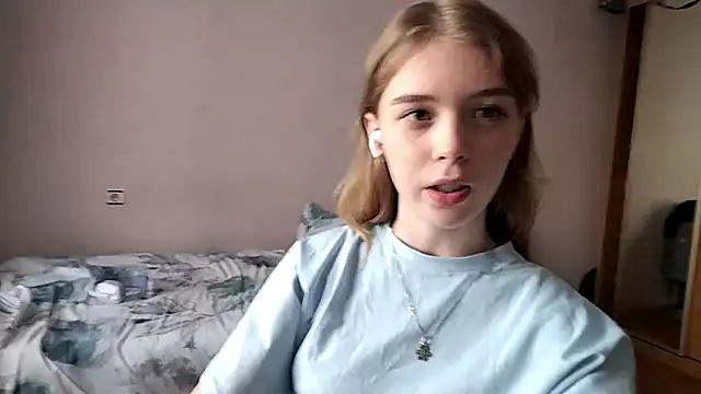 Snapshot of HebrewRiding chatting on 05-14-26, 08:11 HebrewRiding online show from 05-14-26, 08:11