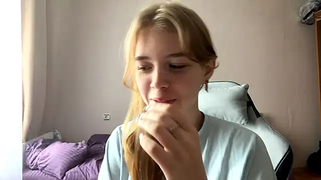 Snapshot of HebrewRiding chatting on 06-19-26, 07:36 HebrewRiding online show from 06-19-26, 07:36