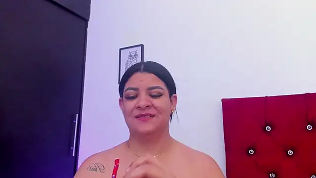 Snapshot of Katty_West chatting on 05-11-26, 03:19 Katty West online show from 05-11-26, 03:19