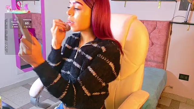 Snapshot of VelinaHoney chatting on 06-12-26, 12:58 VelinaHoney online show from 06-12-26, 12:58