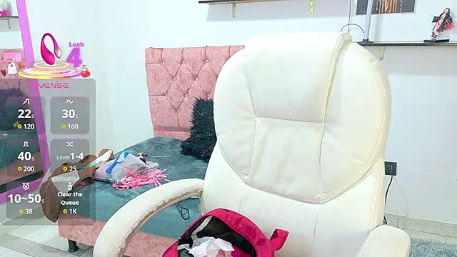 Snapshot of VelinaHoney chatting on 06-17-26, 12:48 VelinaHoney online show from 06-17-26, 12:48