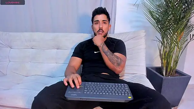 Snapshot of alangreek1 chatting on 07-05-26, 03:33 alangreek1 online show from 07-05-26, 03:33