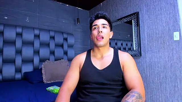 Snapshot of alangreek1 chatting on 04-30-26, 11:31 alangreek1 online show from 04-30-26, 11:31