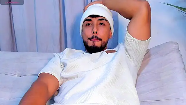 Snapshot of alangreek1 chatting on 07-18-26, 03:04 alangreek1 online show from 07-18-26, 03:04