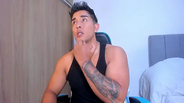 Snapshot of alangreek1 chatting on 04-10-26, 01:56 alangreek1 online show from 04-10-26, 01:56