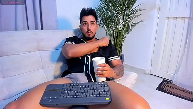 Snapshot of alangreek1 chatting on 07-21-26, 01:52 alangreek1 online show from 07-21-26, 01:52