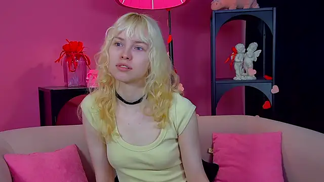 Snapshot of HannahHollis chatting on 05-16-26, 06:12 HannahHollis online show from 05-16-26, 06:12