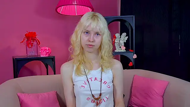 Snapshot of HannahHollis chatting on 05-07-26, 06:17 HannahHollis online show from 05-07-26, 06:17