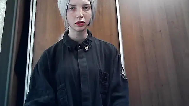Crimson Lady online show from 05-18-26, 04:45
