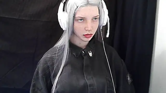 Crimson Lady online show from 05-26-26, 06:06